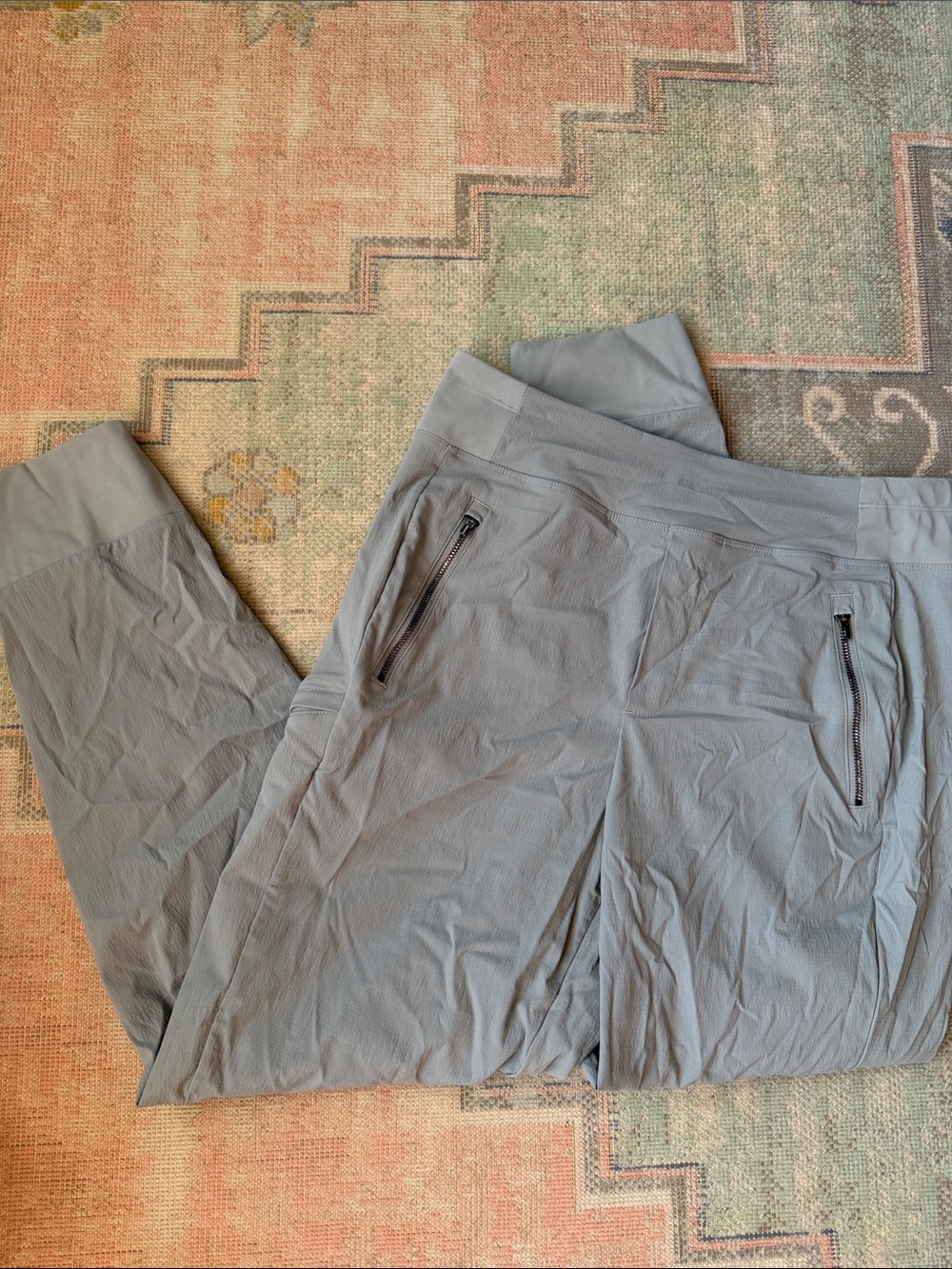 Athleta Women’s Trekkie North Joggers Light Gray/Blue with Zip Pockets